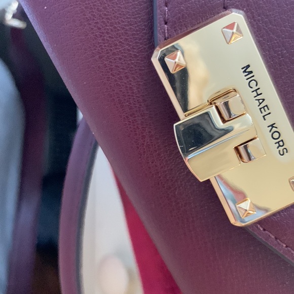 Michael Kors Merlot signature large satchel and matching credit card wallet - Picture 15 of 16